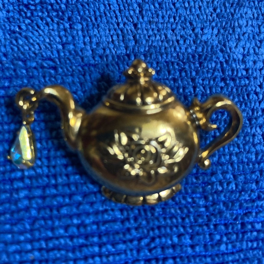 Avon “Tea Time” Teapot Pin